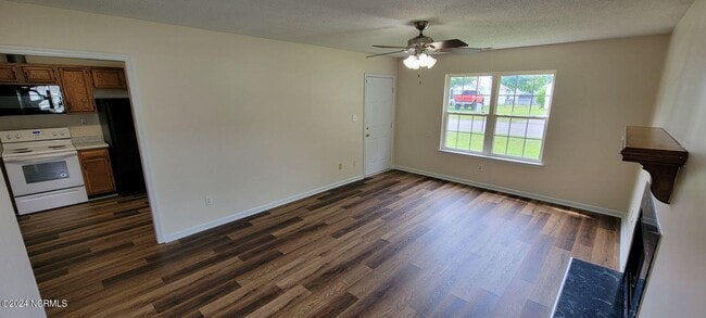 Building Photo - 1303 Navarro Loop