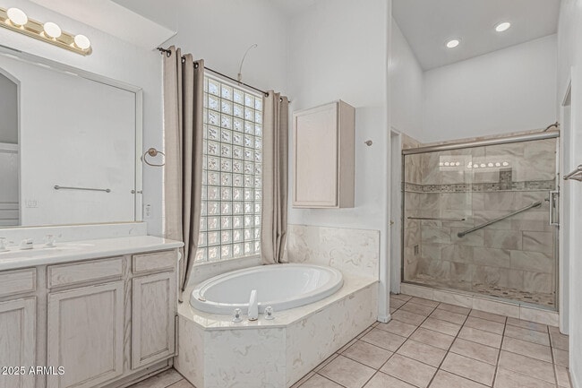 Building Photo - 408 N Falcon Ct