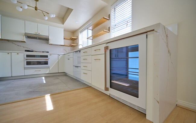 Wine cooler - 12060 Hoffman St