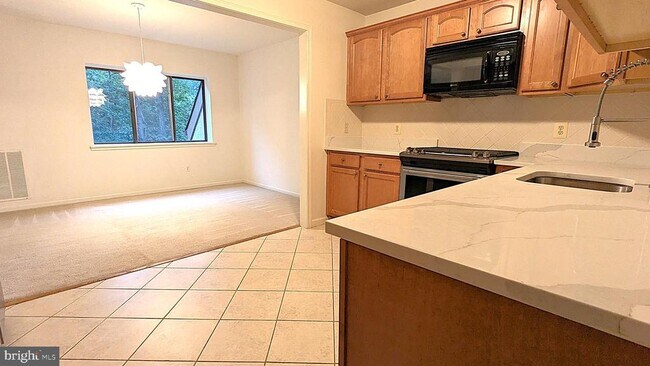 Building Photo - 1657 Parkcrest Cir