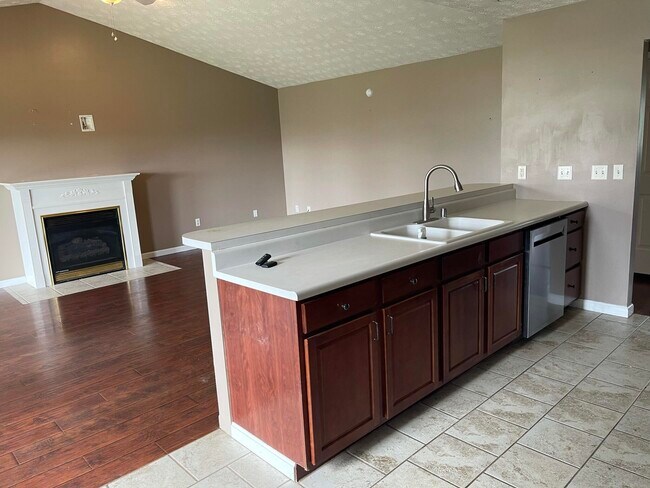 Building Photo - 1024 Heathcliff Dr