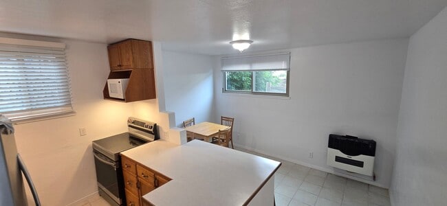 Building Photo - Charming Bodega Bay Cottage with Garden Courtyard