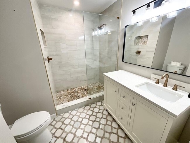 Building Photo - 2468 Gulf Breeze Cir