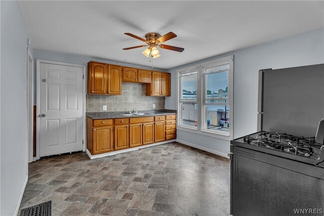 Building Photo - 212 Lockwood Ave
