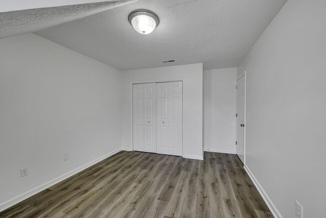 Building Photo - 200 Deerpoint Ct