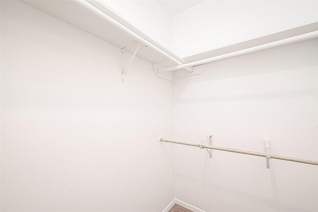 Building Photo - 15730 Oak Mountain Dr