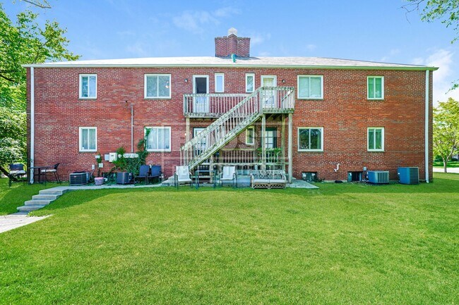 Building Photo - 2010 Elmwood Ave