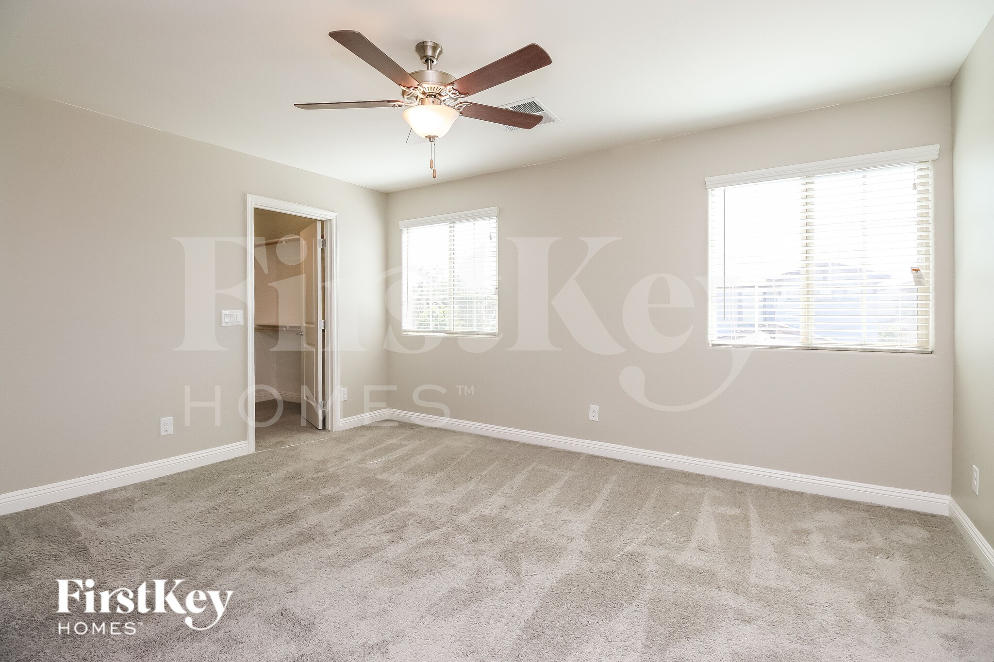 Building Photo - 305 N Sunrise