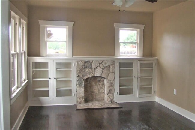 Building Photo - 700 E 45th St