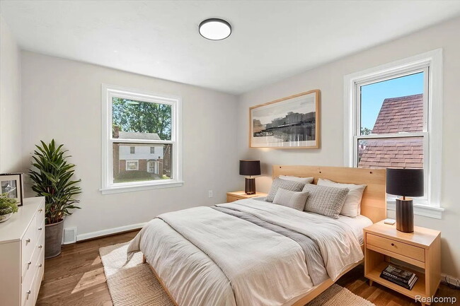 Building Photo - Modern 3-Bedroom Home with Generous Space and Style