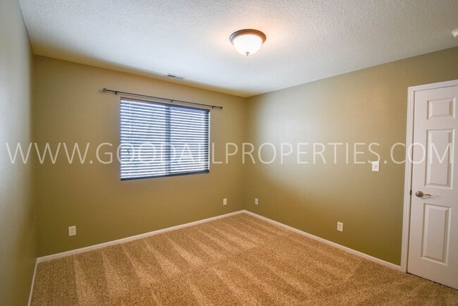 Building Photo - 4 Bedroom 3 Bath Home 3 Car Garage with large fenced in yard in Waukee