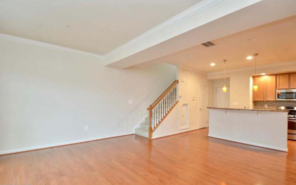 Building Photo - 904 Hall Station Dr