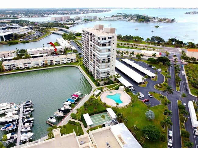 Building Photo - 7405 Bay Island Dr S