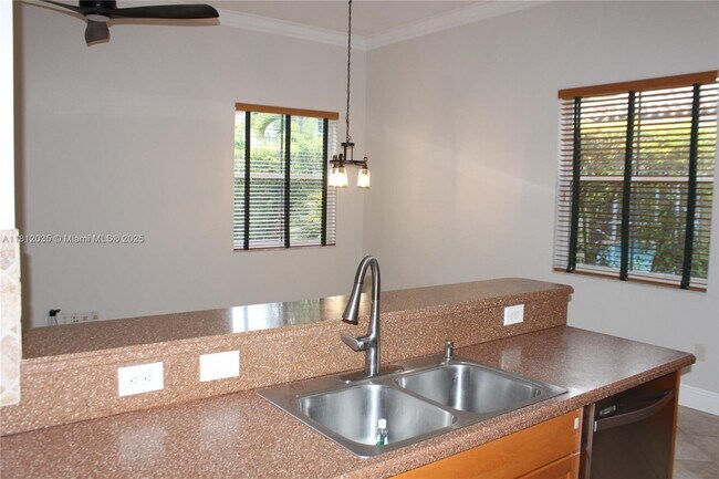 Building Photo - 1342 Crossbill Ct