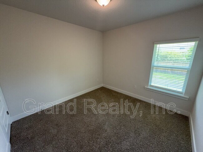 Building Photo - 7016 Whitetail Run Dr