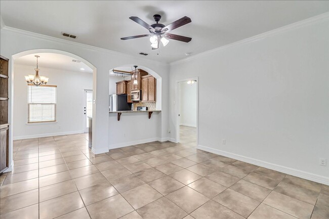 Building Photo - 2533 Lorine Dr