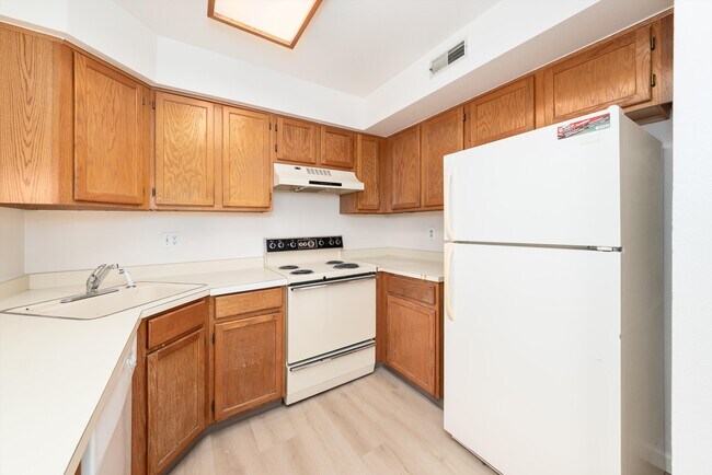 Building Photo - 6775 S Ivy St