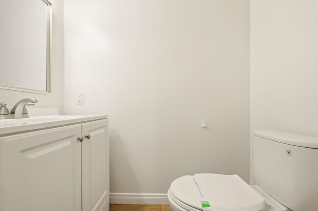 Building Photo - Remodeled 3bd/2.5bath steps from beaches, Racetrack, and Cedros Design district