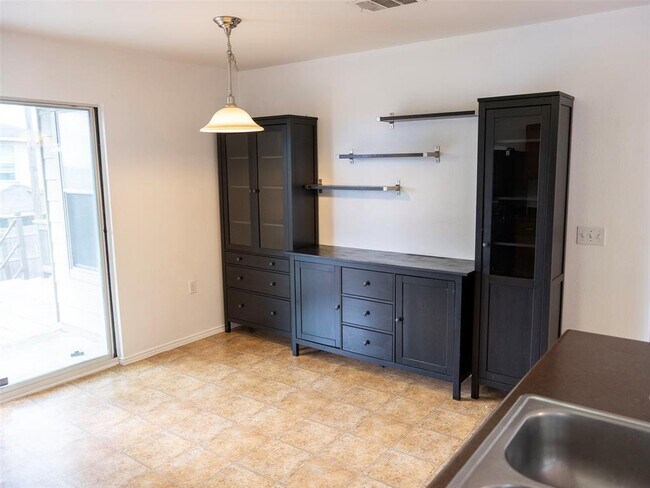 Building Photo - 9013 China Rose Dr