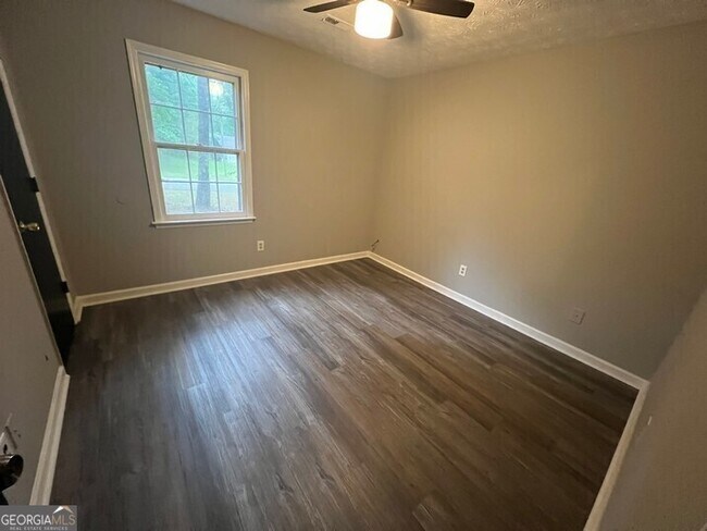 Building Photo - 160 Mountain View Cir