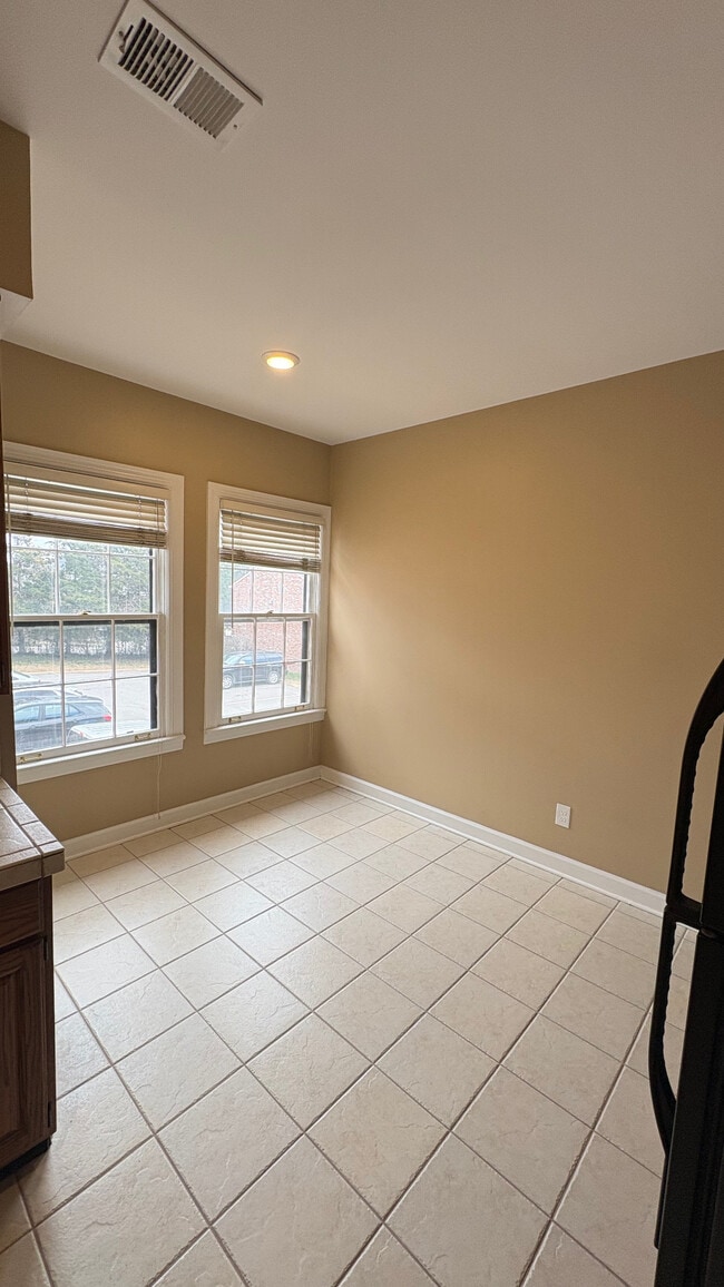 Building Photo - 2032 Graybar Ln