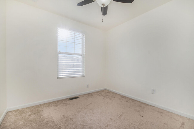 Building Photo - 329 Glenhurst Blvd