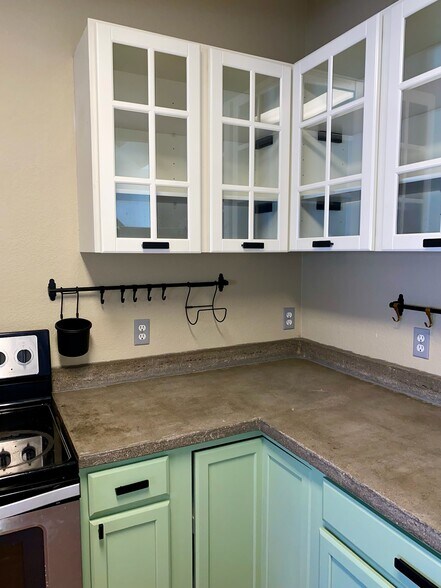 Glass cabinets, range/oven and cooking organization - 9056 Gale Blvd