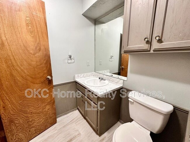 Building Photo - 8712 Rayburn Ave