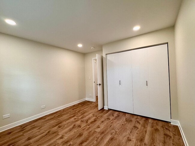 Building Photo - 205 Blossom Ct