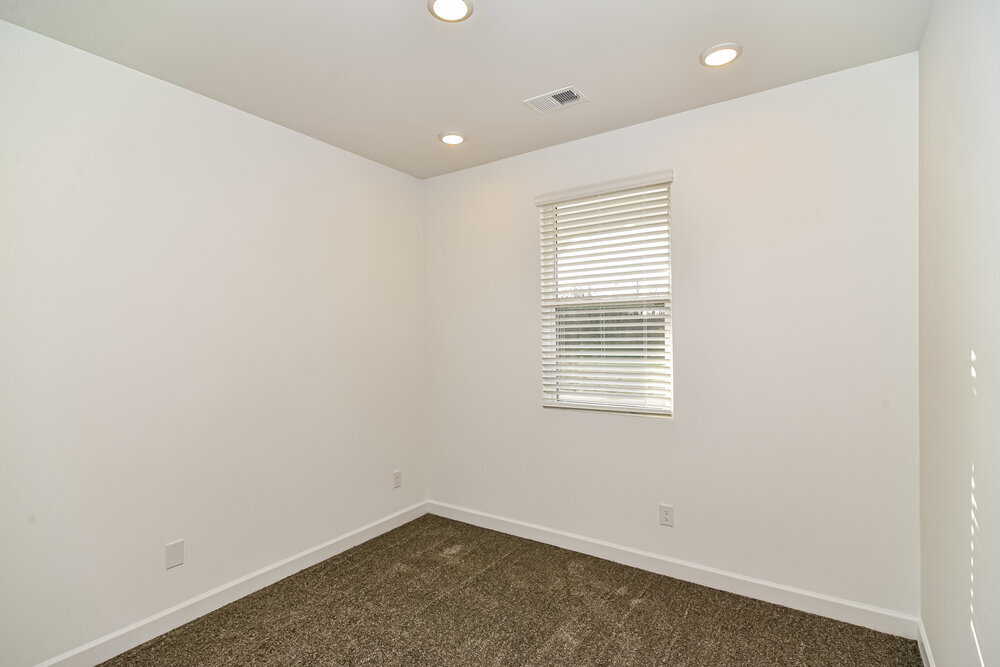 Building Photo - 249 W Millbrook Dr