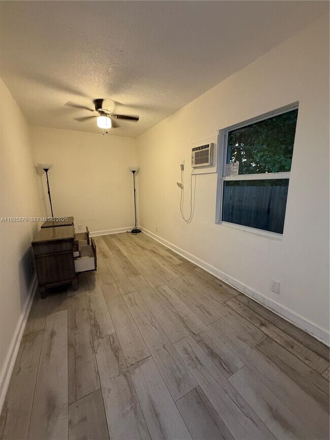 Building Photo - 3219 Windsor Ave