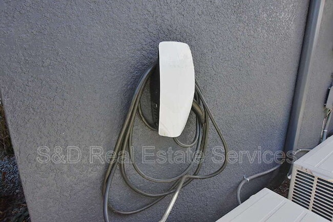 Building Photo - 3032 Spirit Lake Dr