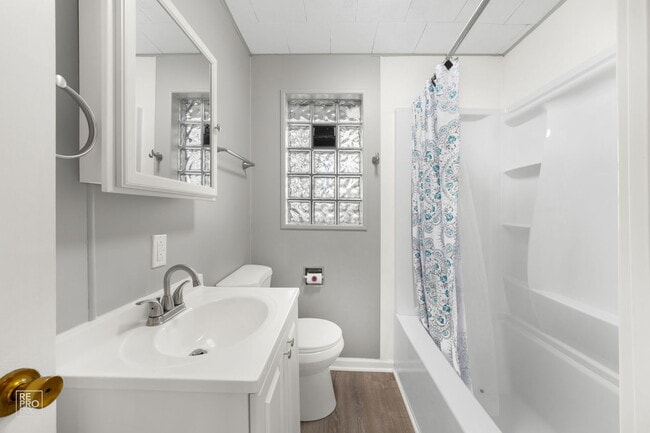 Building Photo - 32857 N Alleghany Rd