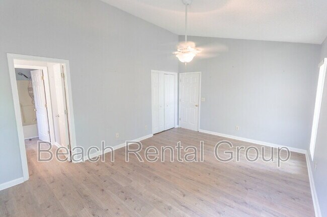 Building Photo - 6661 Wisteria Dr