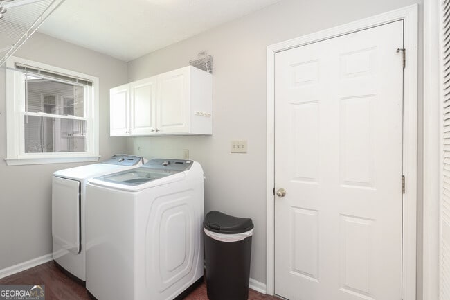 Building Photo - 801 Agate Edge