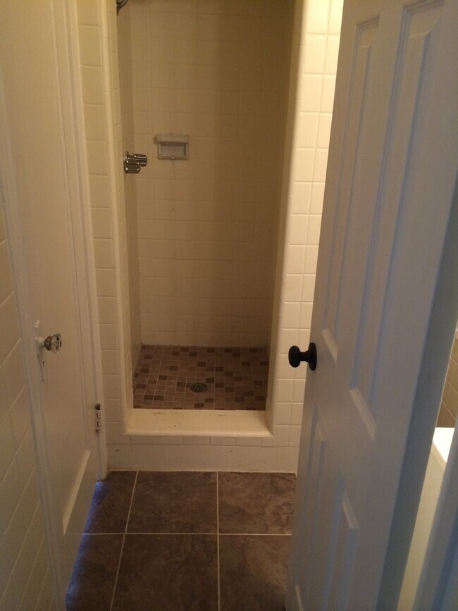 Building Photo - Margaret's Manor 919-A