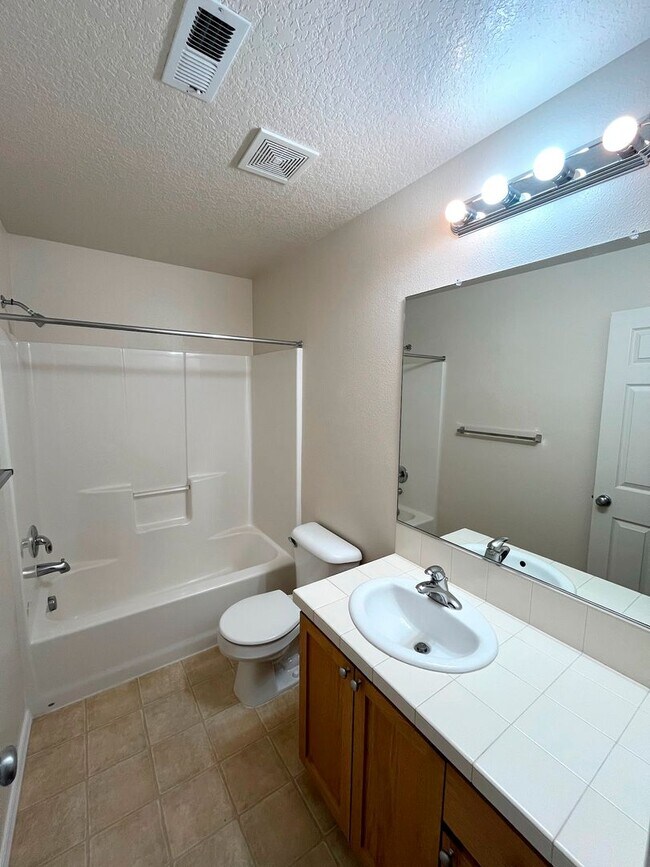 Building Photo - Elegant Arbor Townhome with Open Kitchen, W/D, Patio, and Soaking Tub