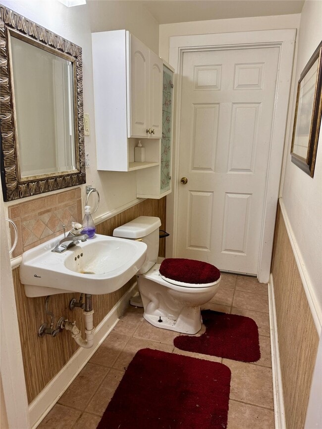 Building Photo - 2218 Chapman St