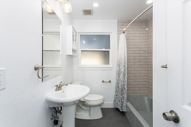 Building Photo - 1465 S Eaton St