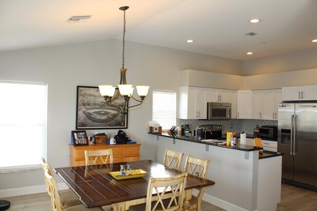 Building Photo - 12872 Meadowbend Dr