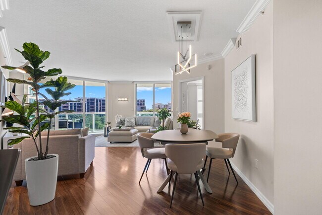 Building Photo - 347 N New River Dr E