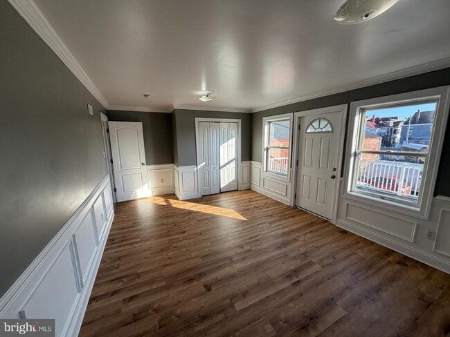 Building Photo - 107 N High St