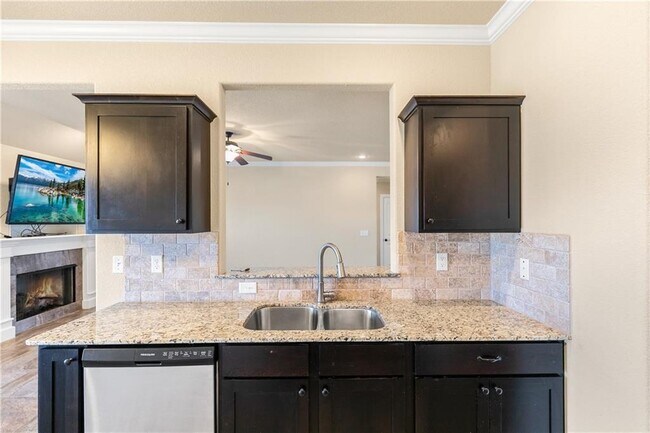 Building Photo - 4602 W Croft Dr