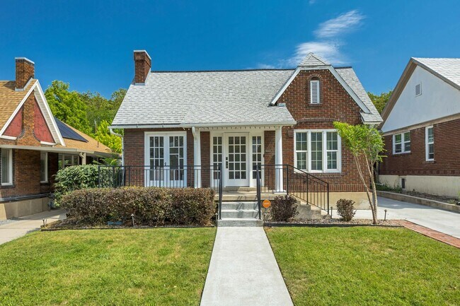 Building Photo - Elegant Yale Crest Bungalow in the Heart o...