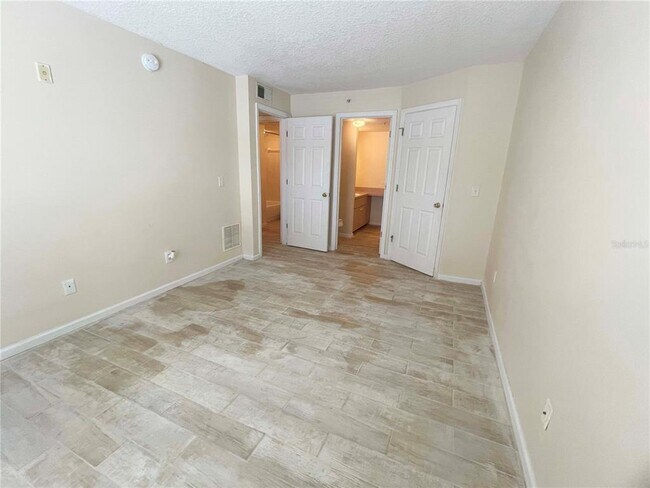 Building Photo - 1122 S Pine Ridge Cir