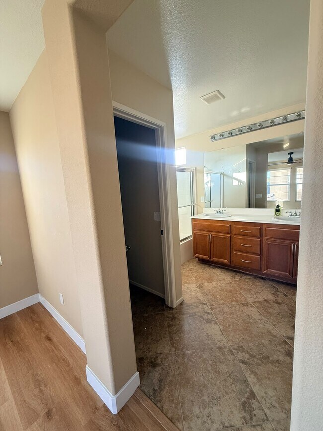 Building Photo - 1824 Wolf Canyon Loop