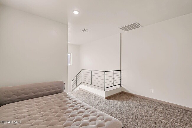 Building Photo - 7825 Enchanted View Dr
