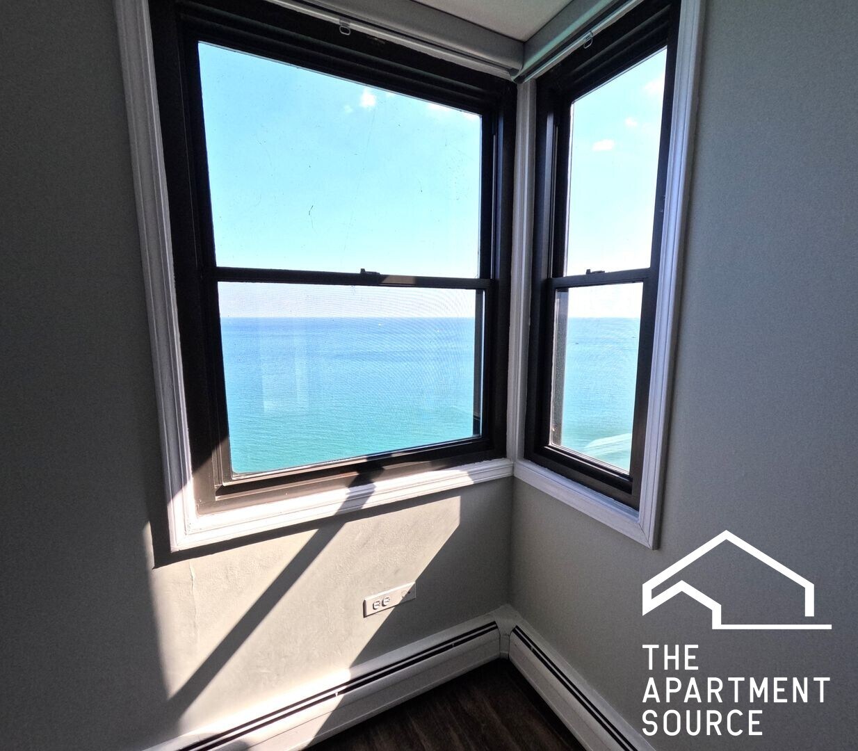 Building Photo - 6325 N Sheridan Rd