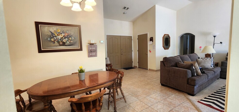 Building Photo - 3013 Sungold Dr