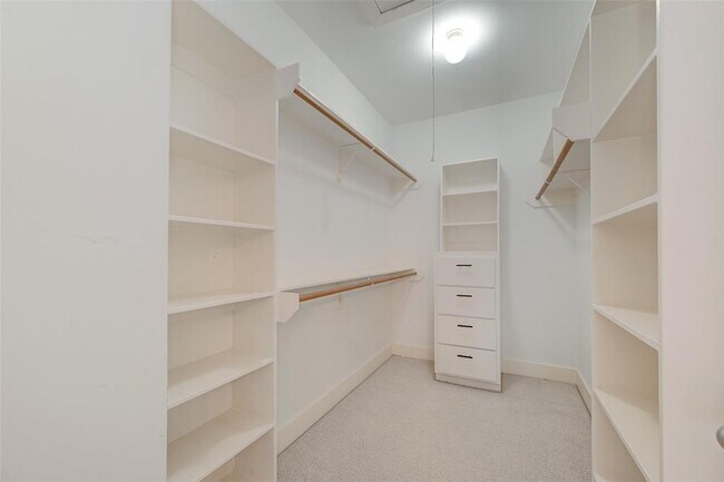Building Photo - 5723 Larkin St